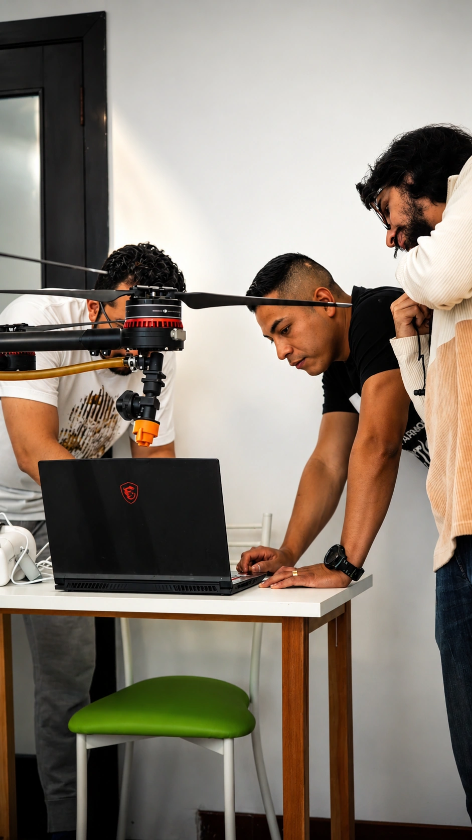 Instructor del curso de mantenimiento y diagnóstico UAS